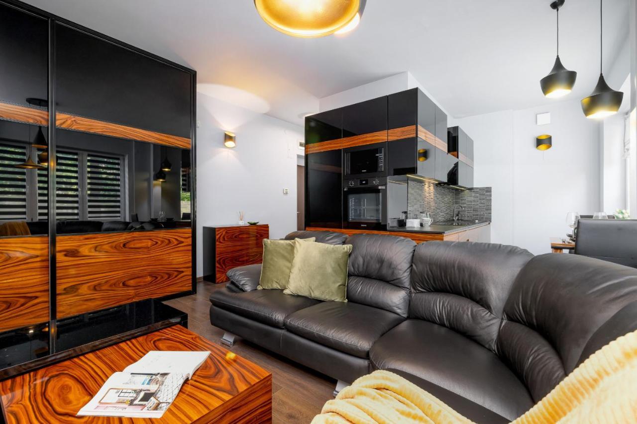 Stylish Korfantego Apartment Next To Spodek By Noclegi Renters Katowice Exteriör bild