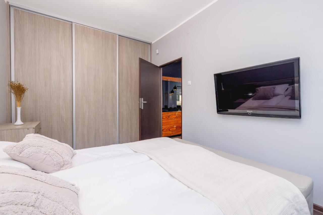 Stylish Korfantego Apartment Next To Spodek By Noclegi Renters Katowice Exteriör bild